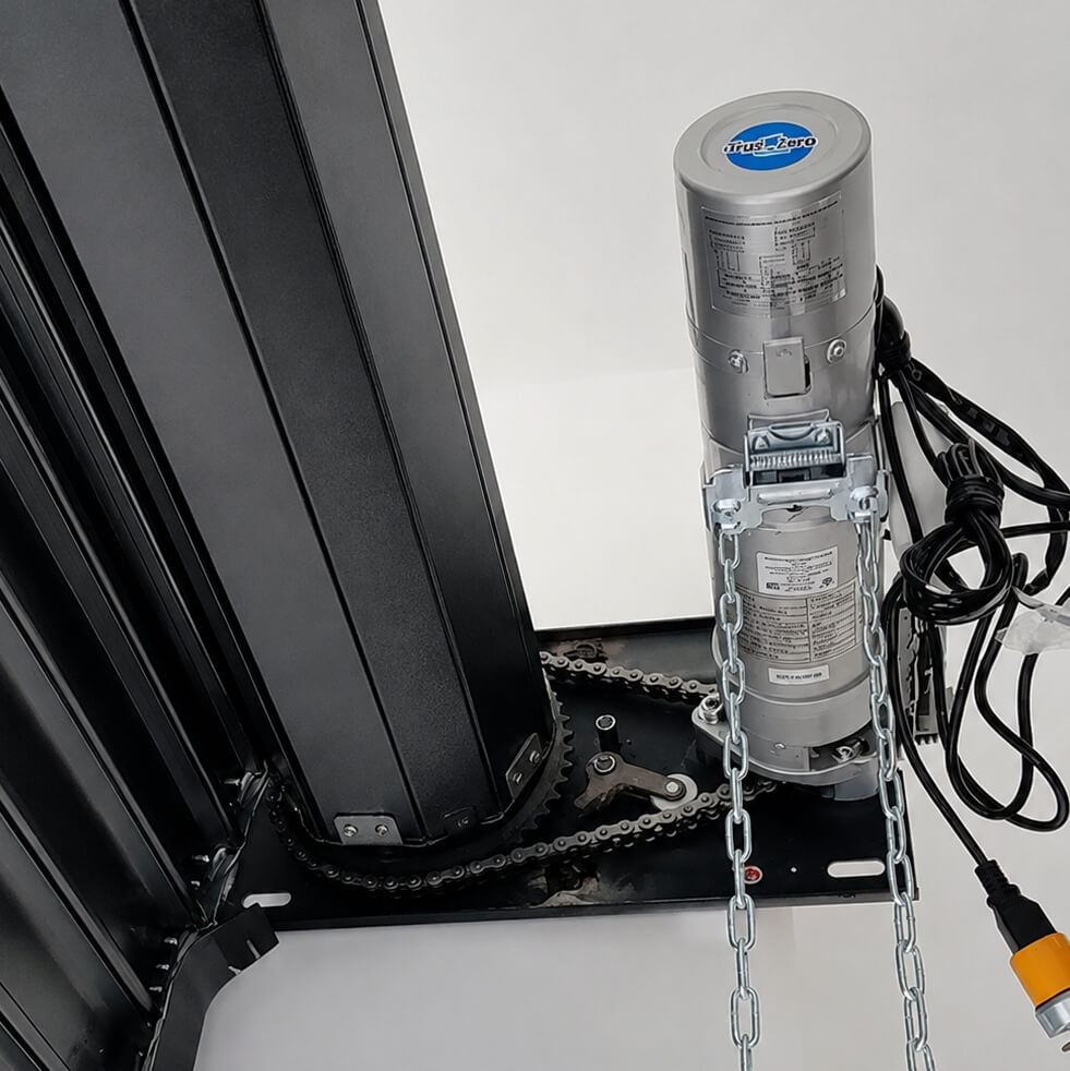 Motor eléctrico paralelo Inducort instalado en cortina metálica