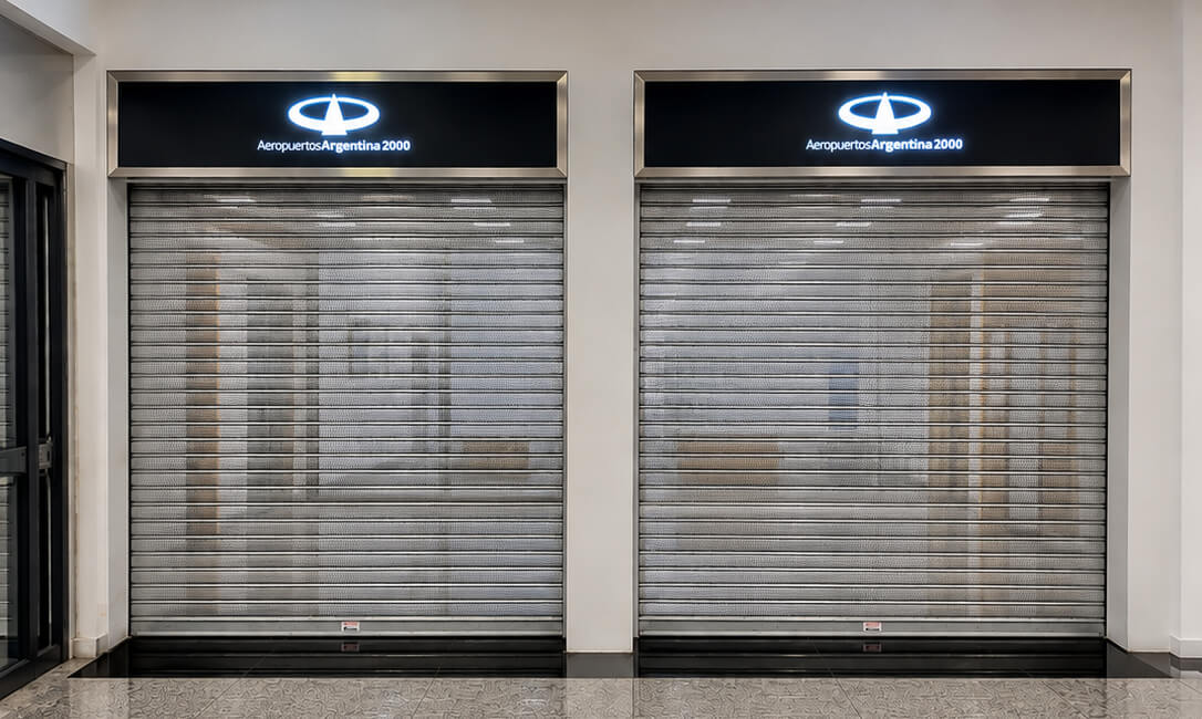Cortinas metálicas microperforadas Inducort instaladas en Aeropuertos Argentina 2000
